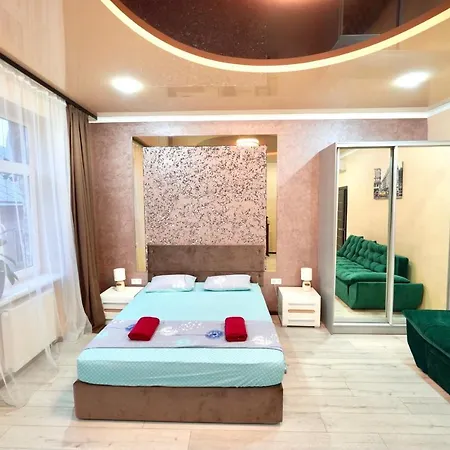 With 2 Bedroom Near Malevich And Opera House * לבוב