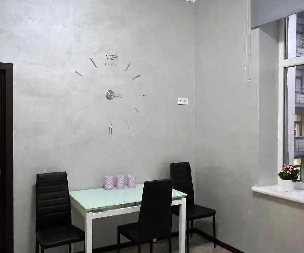 With 2 Bedroom Near Malevich And Opera House דירה